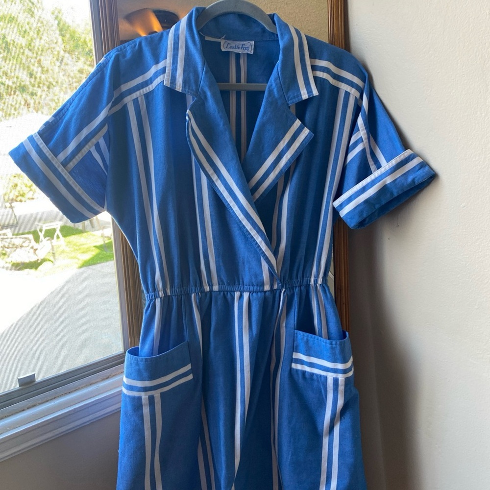 Leslie Fay Classic Blue and White Garment
